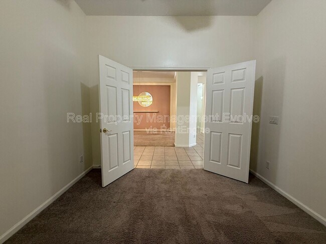 Building Photo - 281 W Flamingo Dr