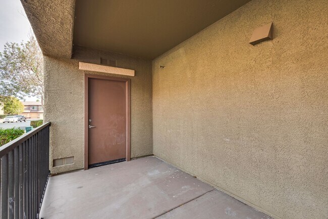 Building Photo - 6868 Sky Pointe Dr