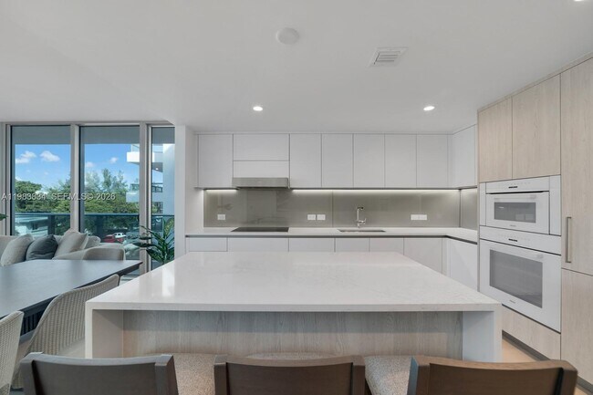 Building Photo - 9221 E Bay Harbor Dr