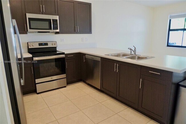 Building Photo - 10606 West 33rd Ct