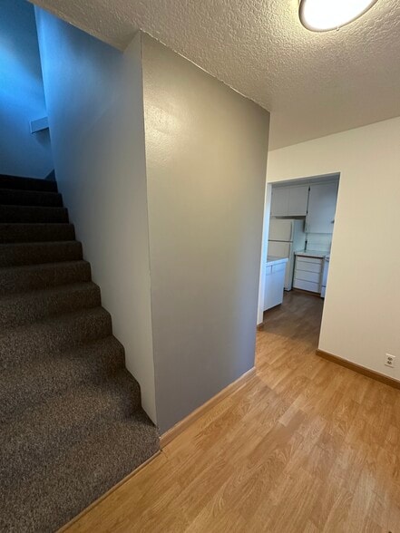 entry - 1809 SE Harney St