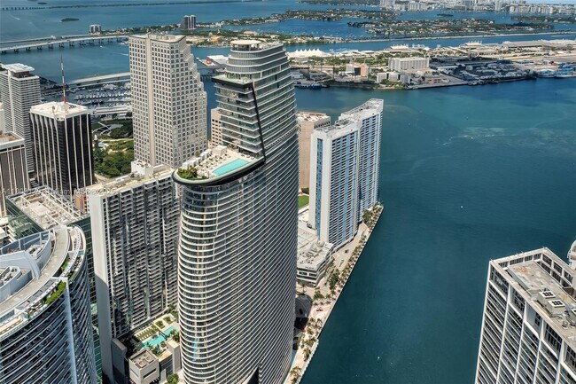 Building Photo - 300 Biscayne Blvd Way