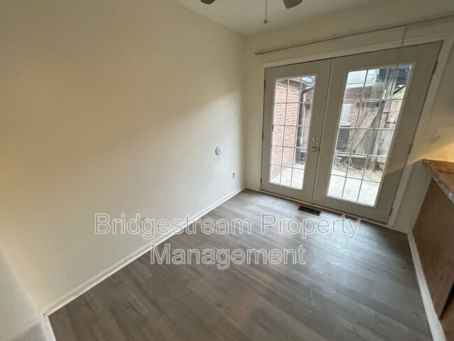 Building Photo - 953 Taylorsview Dr