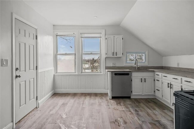 Building Photo - 123 Radcliffe Ave