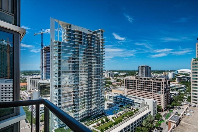 Building Photo - 1 Beach Dr SE