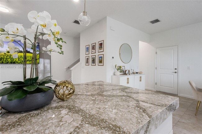 Building Photo - 4820 Longwood Lake Sq