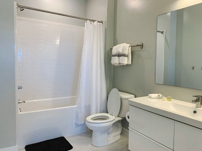 Building Photo - 2530 University Ave