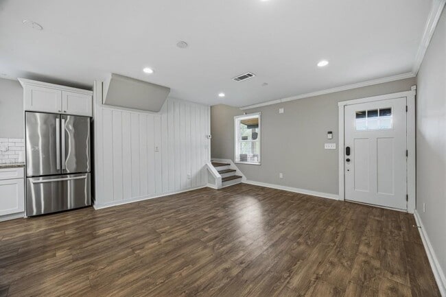 Building Photo - 2455 Lynn Iris Dr