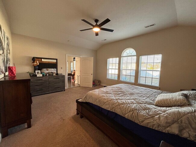 Building Photo - 343 Camrose Wy