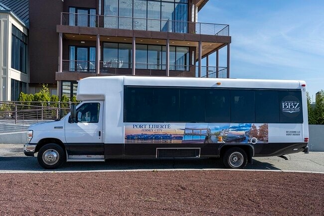 Building Photo - 207 Shearwater Ct W