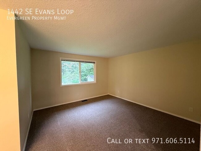 Building Photo - 1442 SE Evans Loop