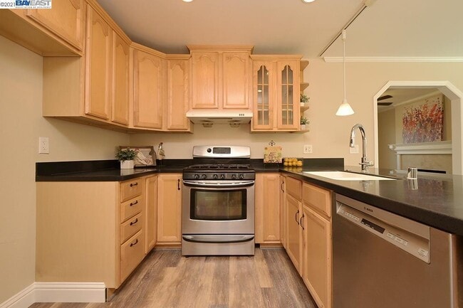 Building Photo - 560 Murdell Ln