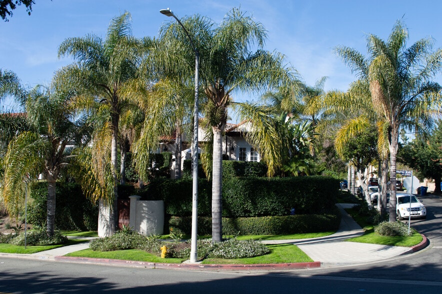 Building Photo - 1203 S Rimpau Blvd