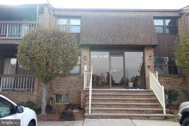 Building Photo - 417 Sharon Garden Ct