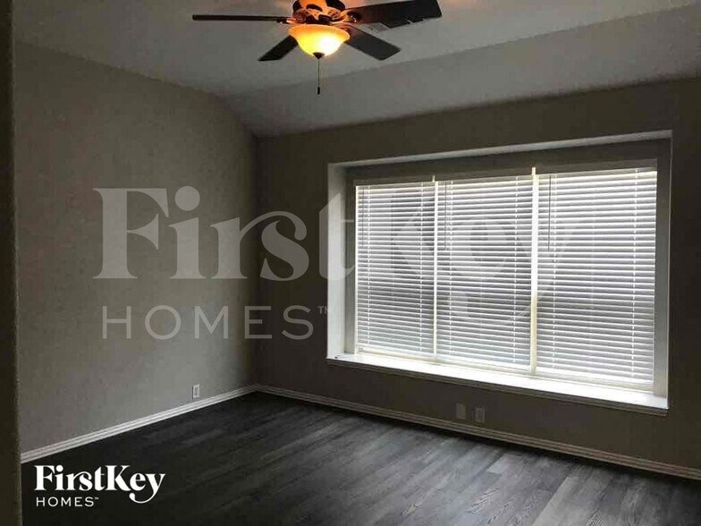 Building Photo - 612 Celeste Ln