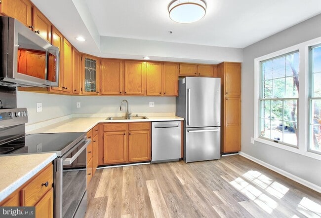 Building Photo - 12120 Apache Tears Cir