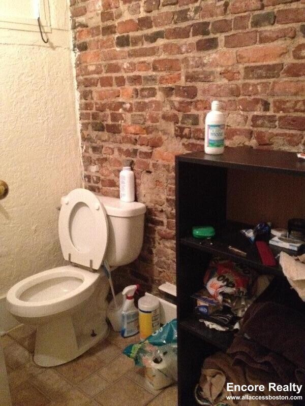 Building Photo - 40 Anderson St