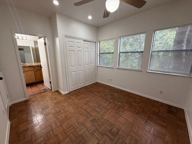 Building Photo - 802 Leonard St
