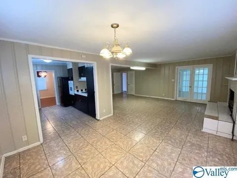 Building Photo - 1000 Longwood Dr SE