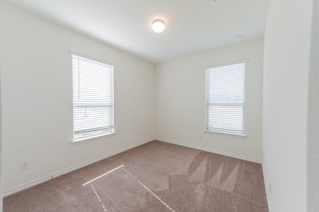 Building Photo - 2701 Webb Ave