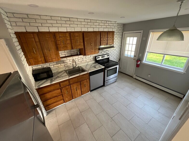 Building Photo - 33 Country Greens Dr