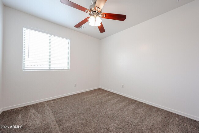 Building Photo - 41298 W Park Hill Dr