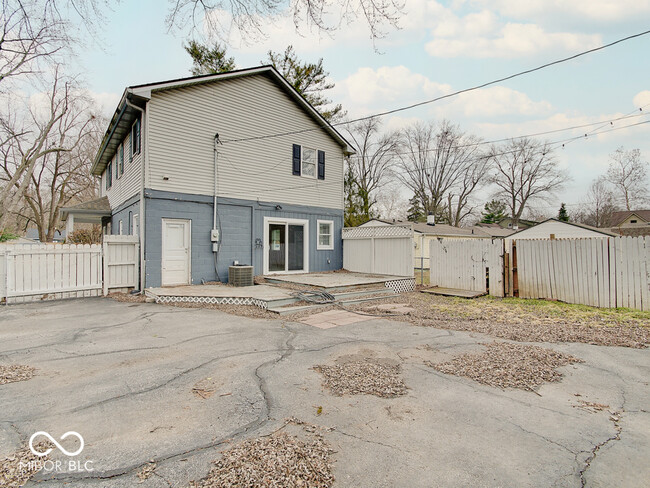 Building Photo - 1035 Helen Dr