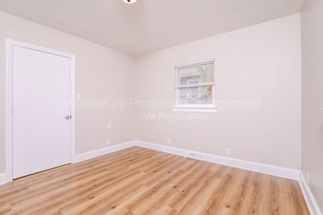 Building Photo - 208 E Geer St