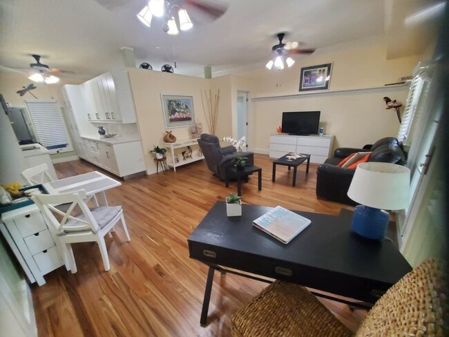 Building Photo - 226 NE 1st Ave