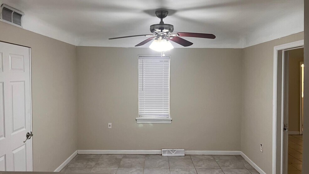 Building Photo - 25323 Orchard Lake Rd