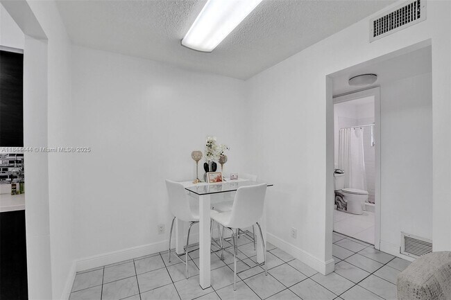 Building Photo - 3530 NW 43rd Ave