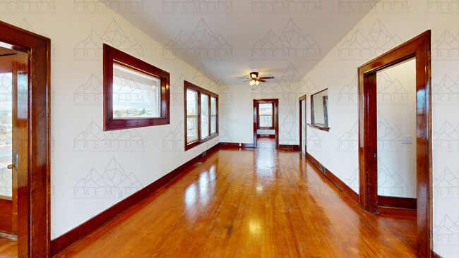 Building Photo - BEAUTIFUL 3 BED 1 BATH HOME!