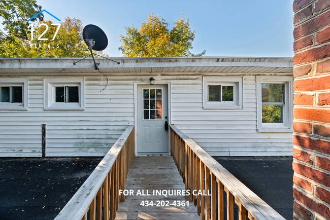 Building Photo - Updated 3BR Apartment with Modern Kitchen & Central Air