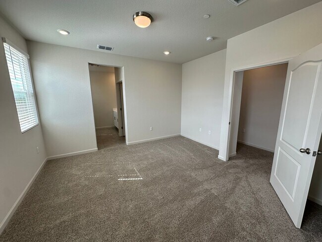 Building Photo - Gorgeous Brand New 3 Bedroom 2.5 Bath Home