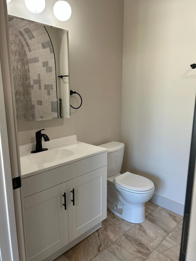 Building Photo - 940 M St SW