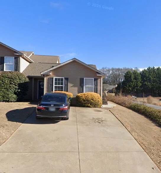 Building Photo - 2A Circleview Dr
