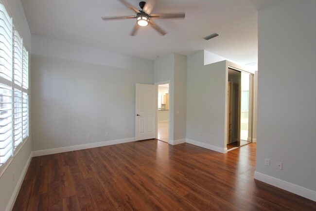 Building Photo - 117 Hampton Cir
