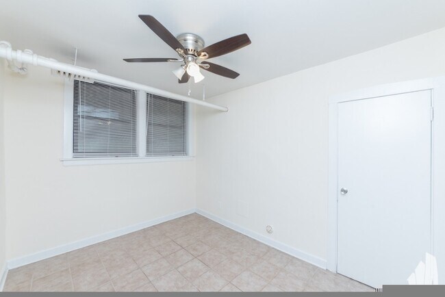 Building Photo - 4951 North Oakley-1