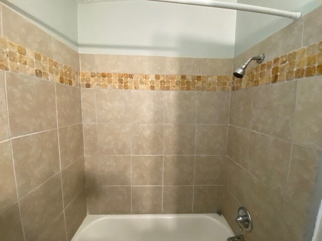 Bathroom - 2940 Begonia Rd