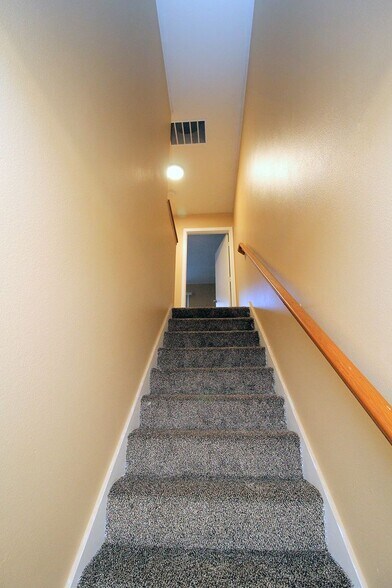 Building Photo - 3548-3548 NE 102nd Ave