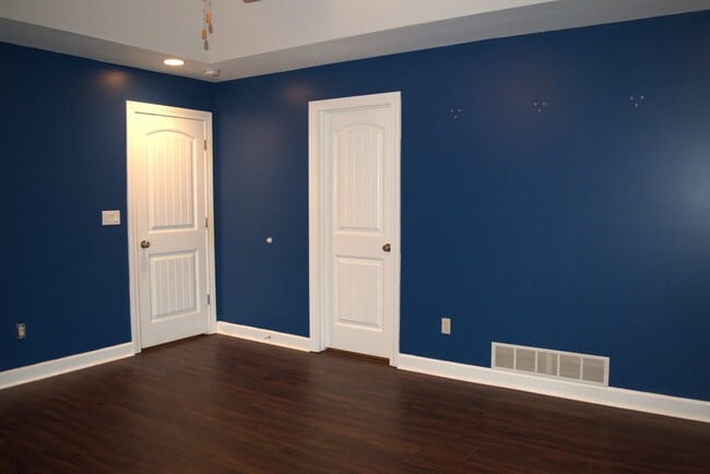Building Photo - Large 2 Bed 2 Bath House With Lawncare Provided!