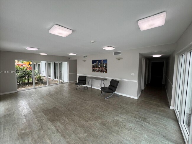 Building Photo - 8000 SW 81st Dr