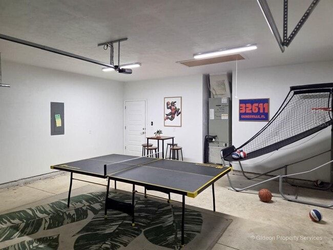 Building Photo - 4460 NW 19th St