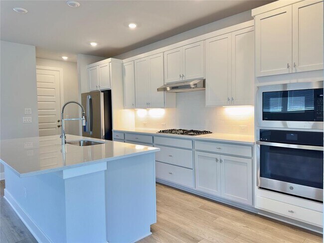 Building Photo - 111 Pinyon Pne Dr