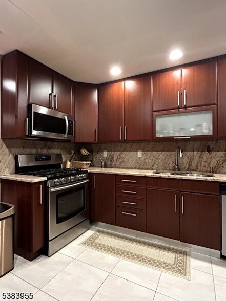 Building Photo - 27 Kingfisher Ct