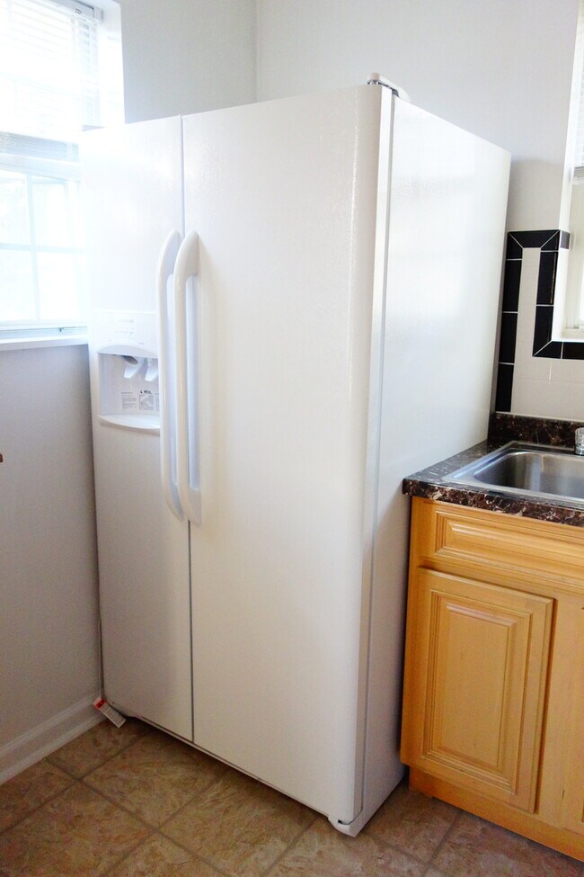 Building Photo - 8007 Garland Ave