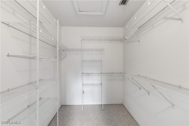 Building Photo - 9305 Lake Park Dr