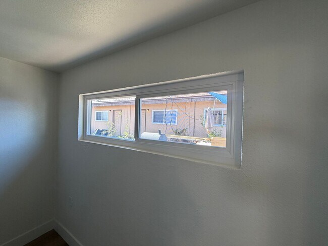 Building Photo - 438 Perlite Way
