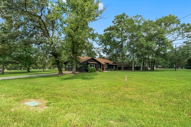 Building Photo - 62 Greenbriar Dr