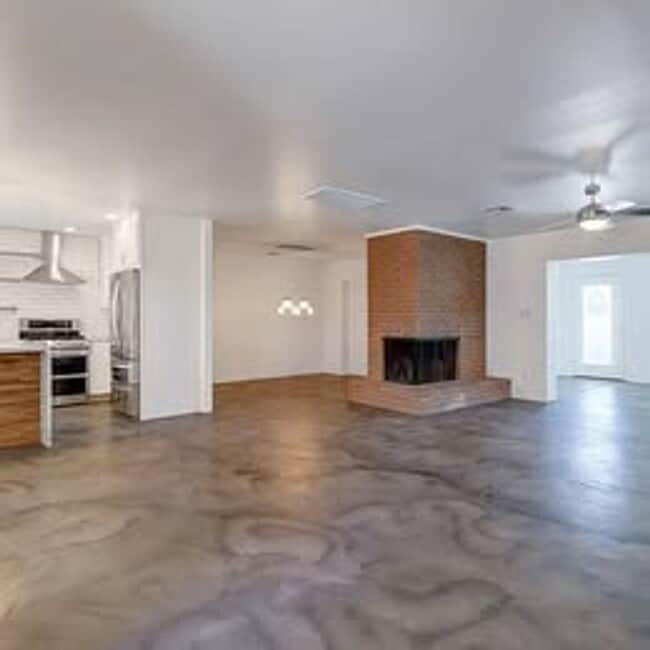 Building Photo - Great Opportunity, Great Location!   4Bed/...